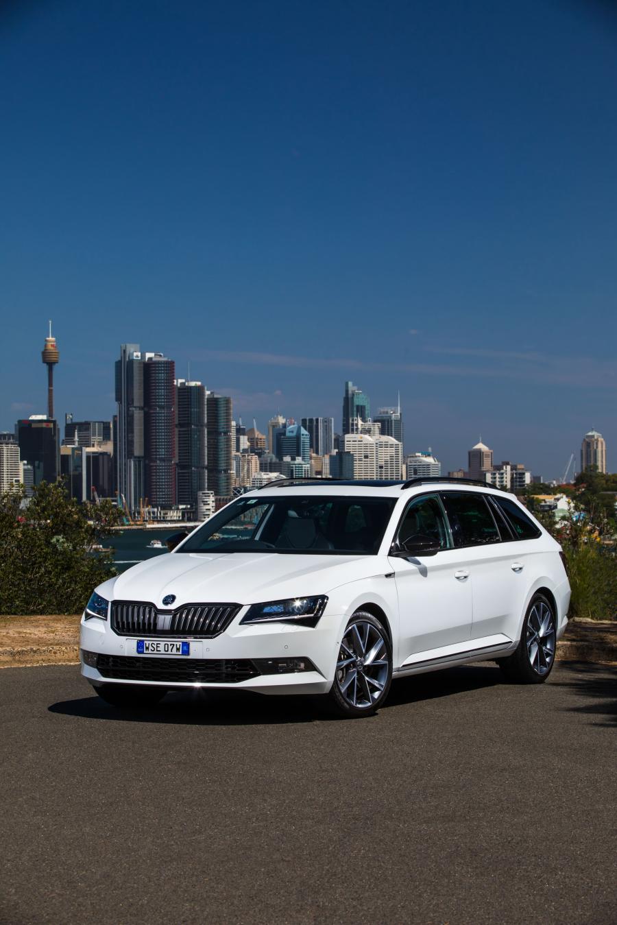  Skoda Superb Wagon 4x4 SportLine 2017 года  (AU) (фото 3 из 16)
